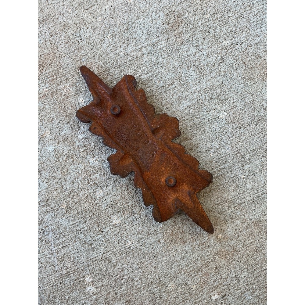 Vintage Cast Iron Bowtie Plaque Architectural Patina Decorative Iron Piece - Picture 2 of 2